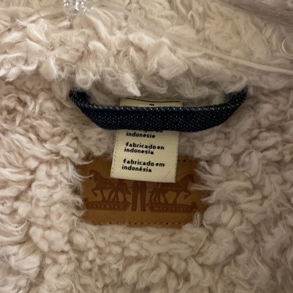 Levi’s denim, sherpa, quilted jacket. Size medium. - Picture 2 of 5